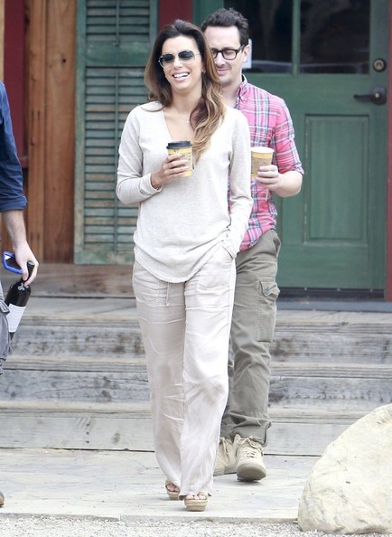 Ева Лонгория.  Ева Лонгория и ее друзья остановились перекусить в Burger King  в городе Санта-Мария, штат Калифорния.