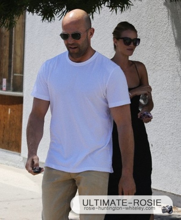 Роузи Хантингтон-Уайтли. С Джейсоном на прогулке в Западном Голливуде