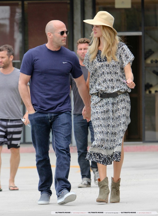 Роузи Хантингтон-Уайтли. С Джейсоном после посещения ресторана в Малибу