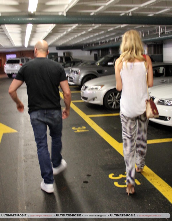 Роузи Хантингтон-Уайтли. Роузи с Джейсоном в аєропорту LAX (ч. 1) 