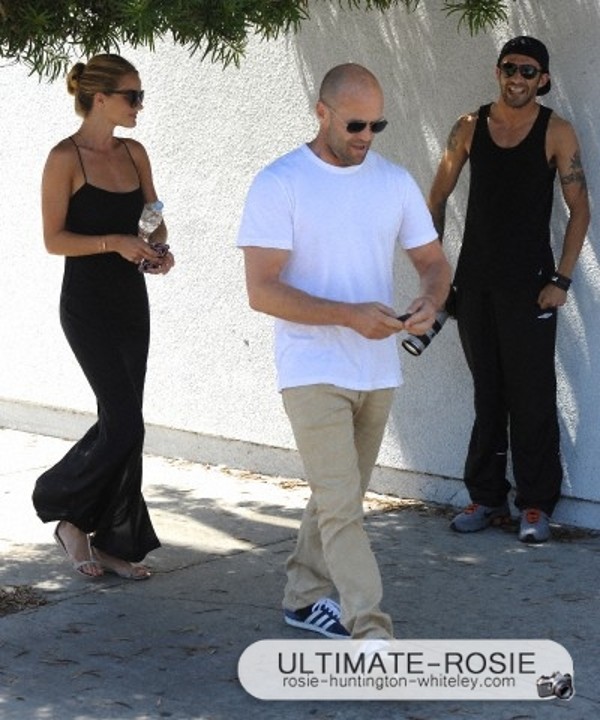 Роузи Хантингтон-Уайтли. С Джейсоном на прогулке в Западном Голливуде