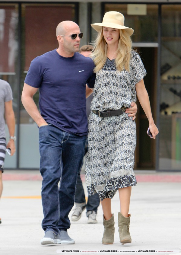 Роузи Хантингтон-Уайтли. С Джейсоном после посещения ресторана в Малибу