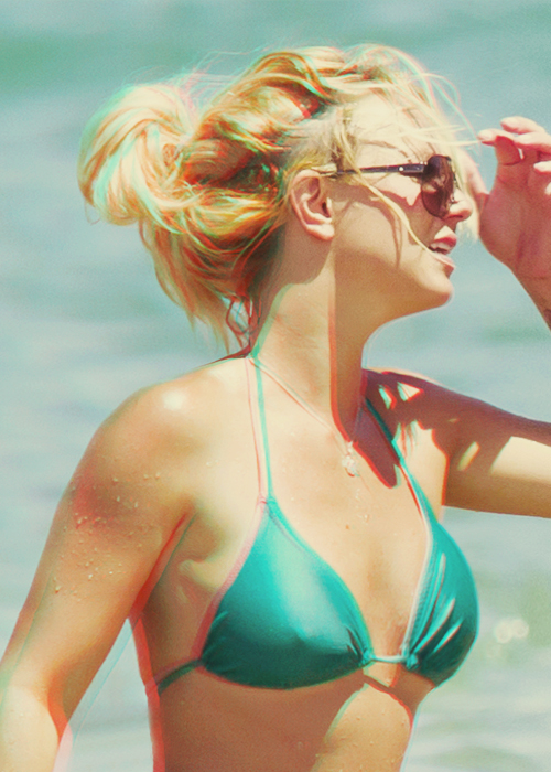 Бритни Спирс. Голосуем за Бритни, как за самое красивое тело в бикини