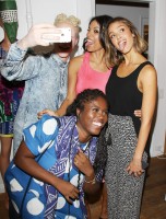 Джессика Альба. Джессика Альба приняла участие в презентации коллекции одежды под маркой "Studio One Eighty Nine" в Западном Голливуде