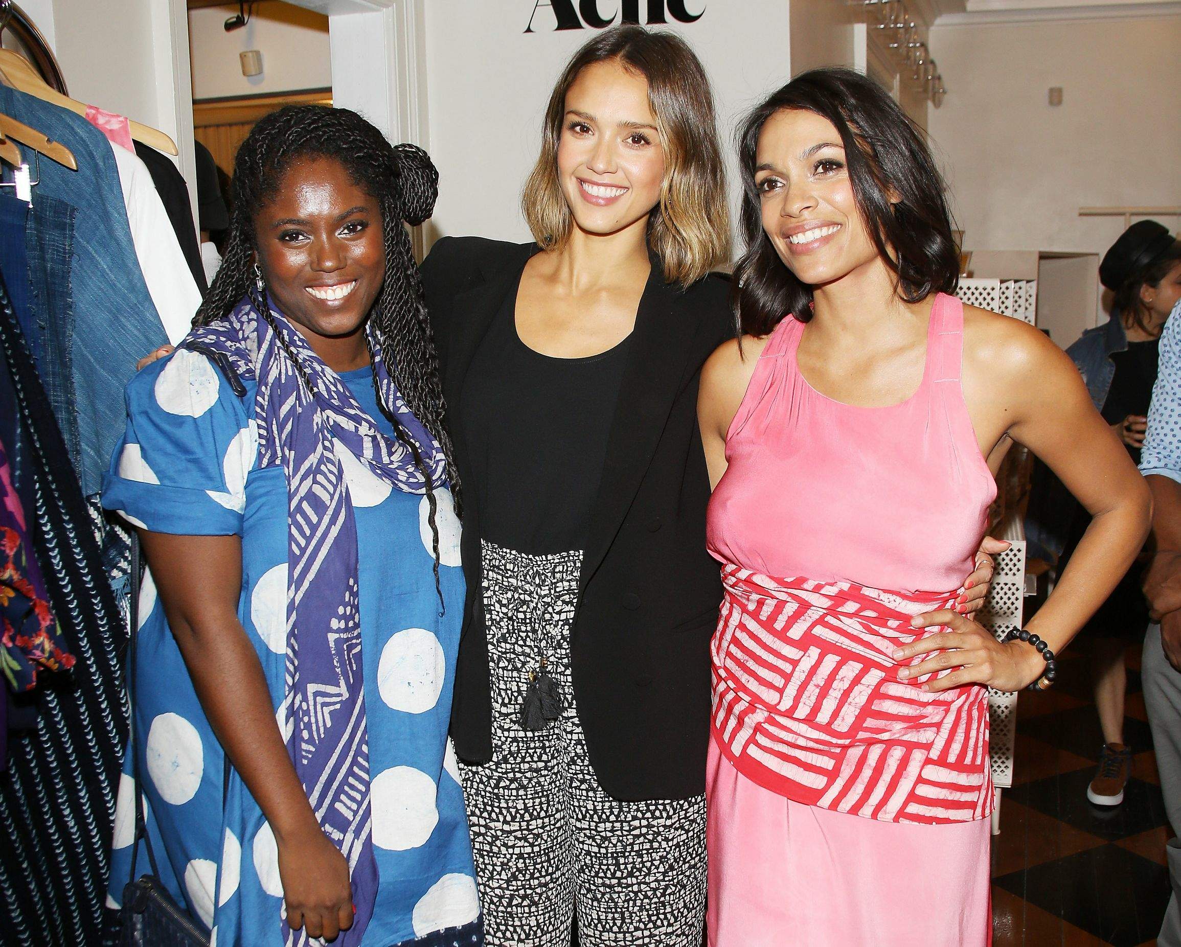 Джессика Альба. Джессика Альба приняла участие в презентации коллекции одежды под маркой "Studio One Eighty Nine" в Западном Голливуде