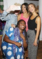 Джессика Альба. Джессика Альба приняла участие в презентации коллекции одежды под маркой "Studio One Eighty Nine" в Западном Голливуде