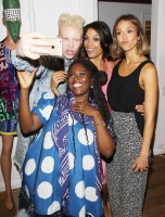 Джессика Альба. Джессика Альба приняла участие в презентации коллекции одежды под маркой "Studio One Eighty Nine" в Западном Голливуде