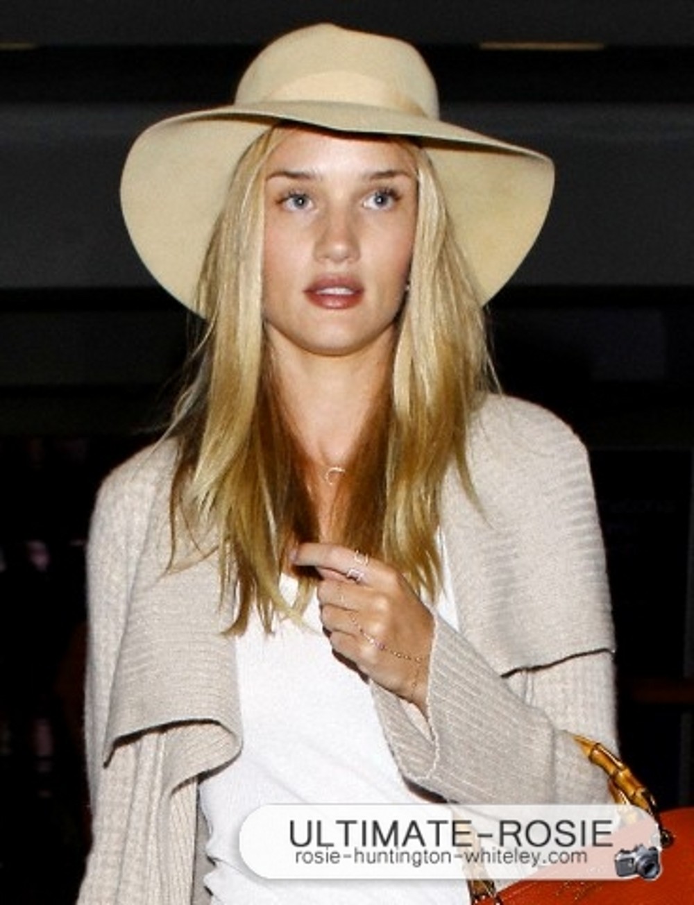 Роузи Хантингтон-Уайтли. Роузи прибывает в LAX (ч. 2)