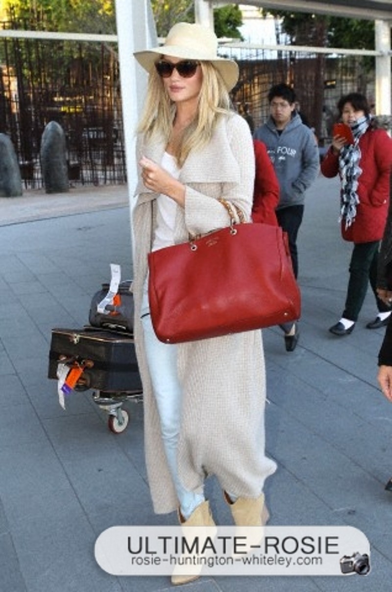 Роузи Хантингтон-Уайтли. Роузи прибывает в Австралию