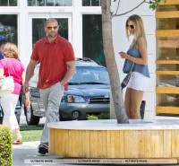 Роузи Хантингтон-Уайтли. С Джейсоном на шопинге в Малибу (ч. 2)