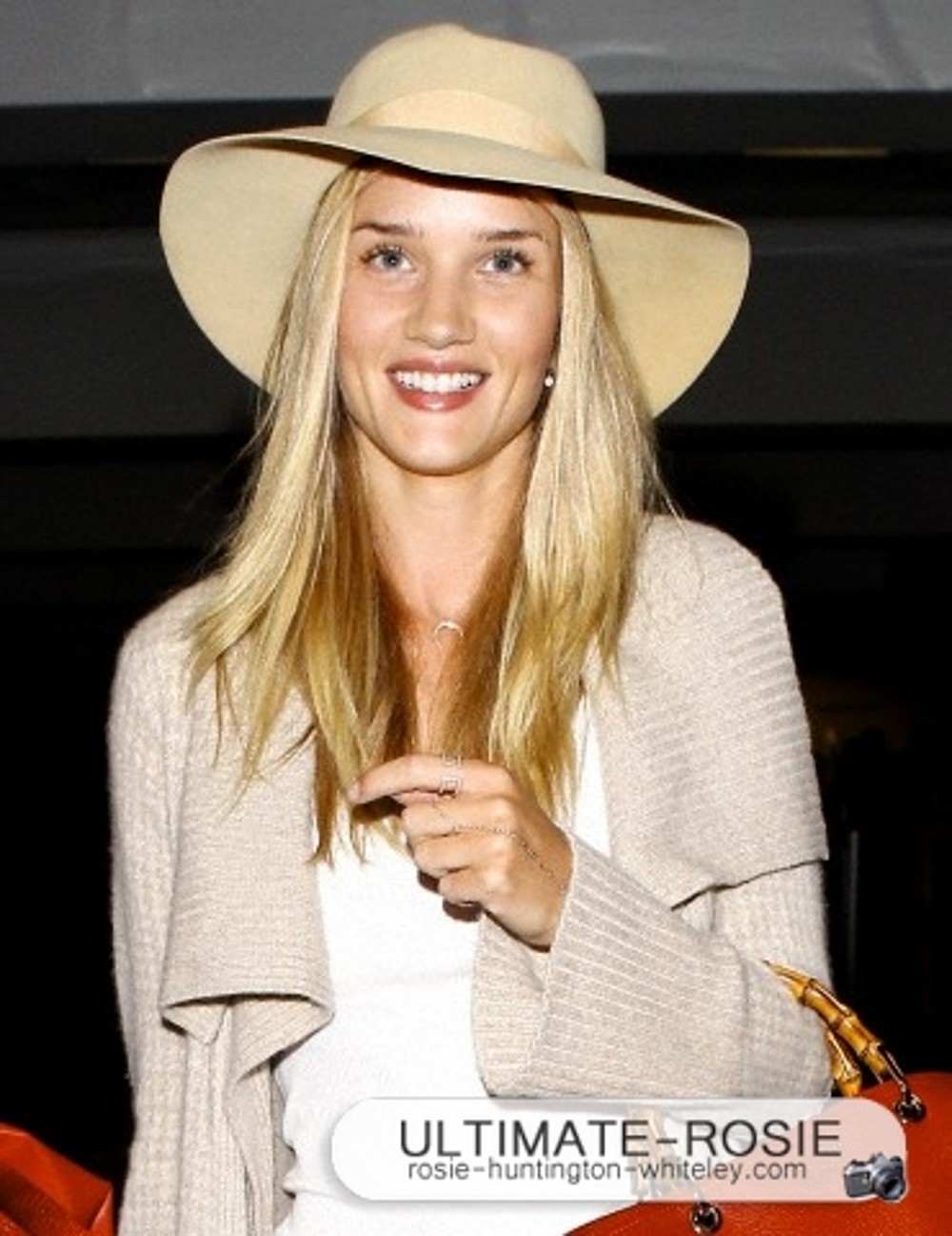 Роузи Хантингтон-Уайтли. Роузи прибывает в LAX (ч. 2)