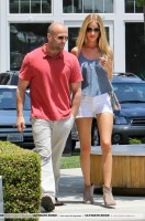 Роузи Хантингтон-Уайтли. С Джейсоном на шопинге в Малибу (ч. 2)