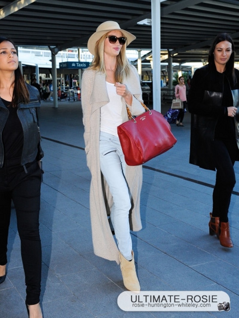 Роузи Хантингтон-Уайтли. Роузи прибывает в Австралию