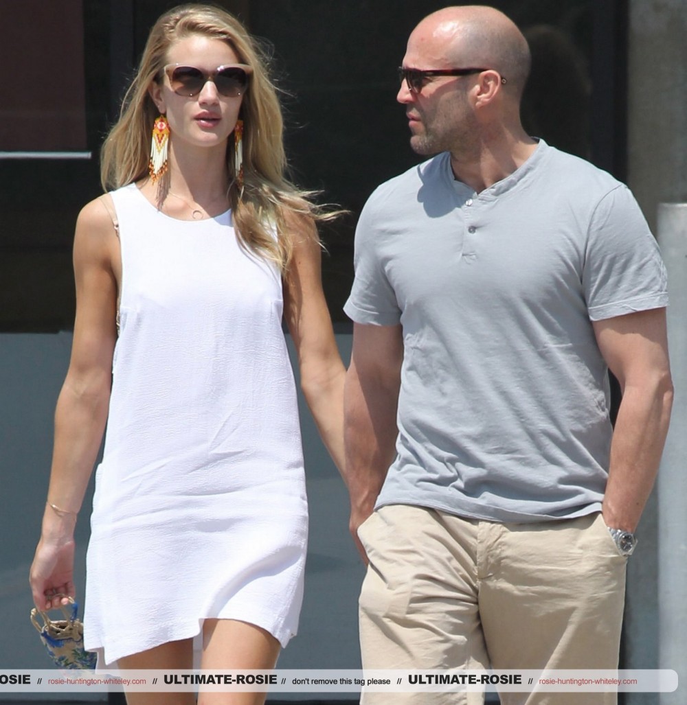 Роузи Хантингтон-Уайтли. С Джейсоном на шопинге