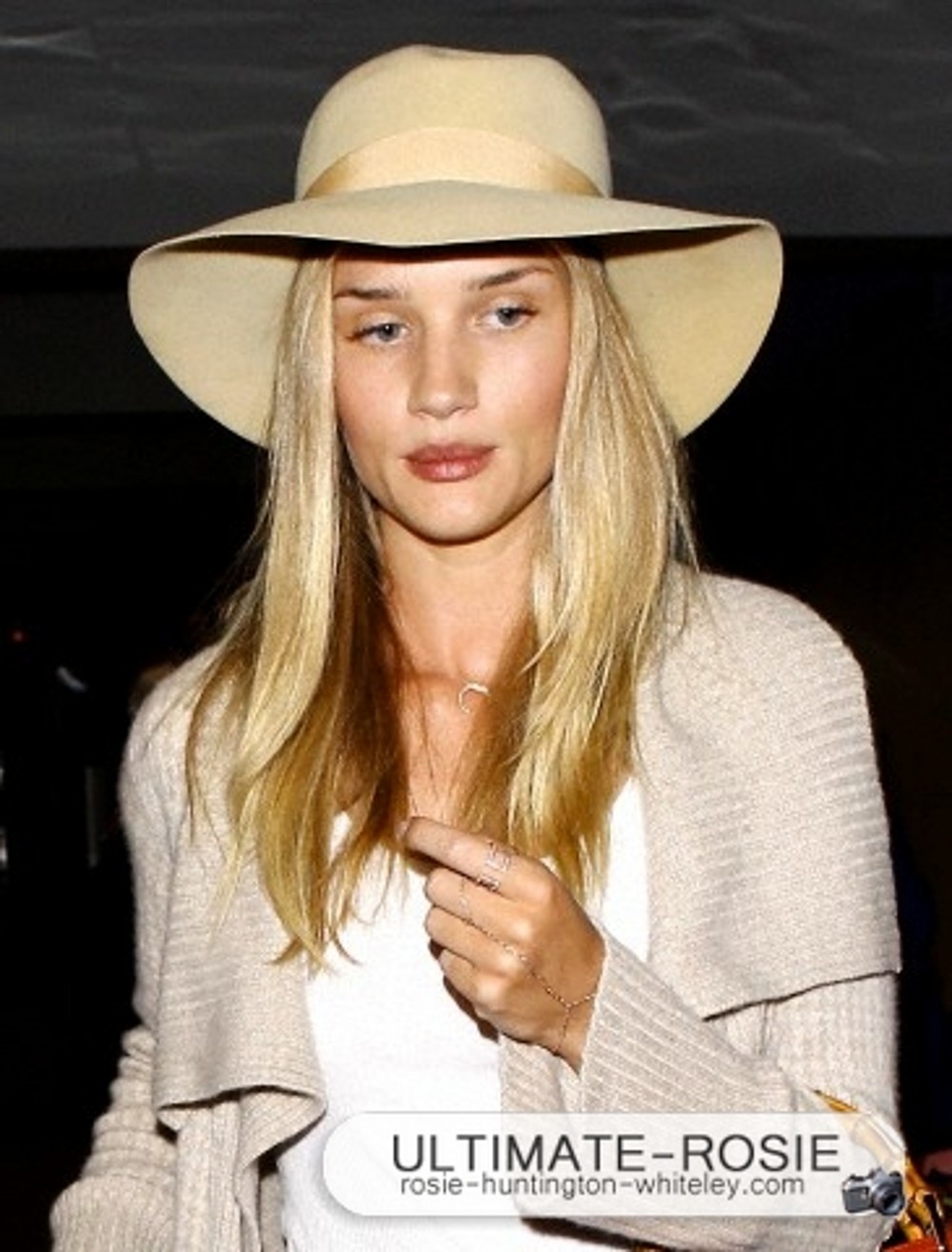 Роузи Хантингтон-Уайтли. Роузи прибывает в LAX (ч. 2)