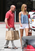 Роузи Хантингтон-Уайтли. С Джейсоном на шопинге в Малибу (ч. 2)