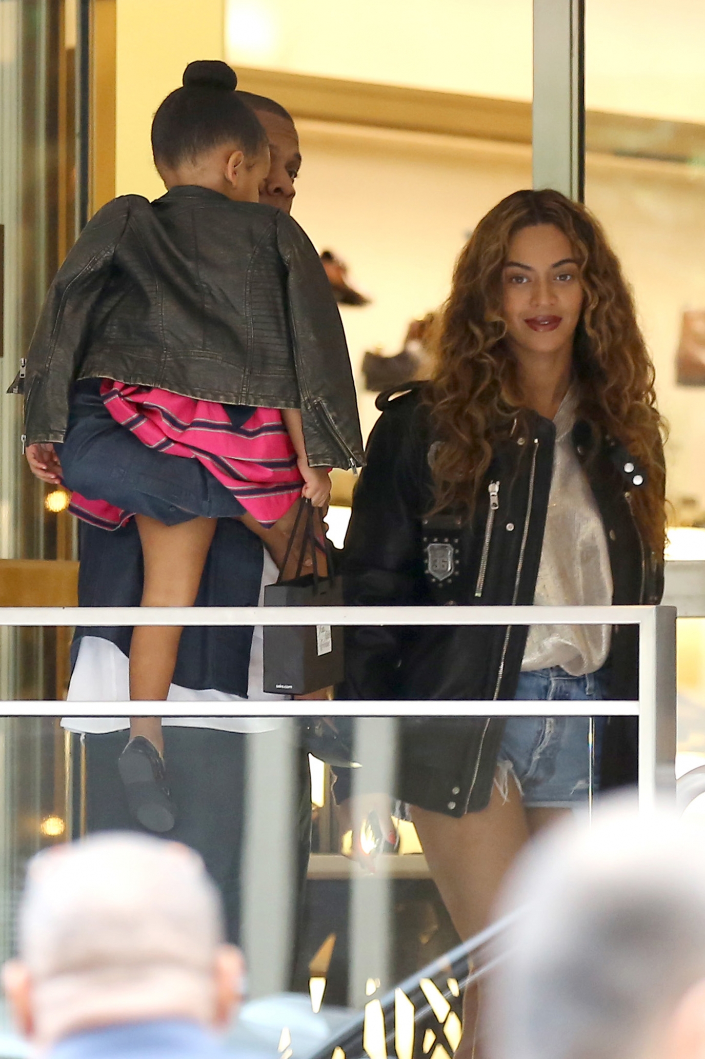 Бейонсе Ноулз. Семья Картер-Ноулз на шоппинге в Беверли-Хиллз, Калифорния