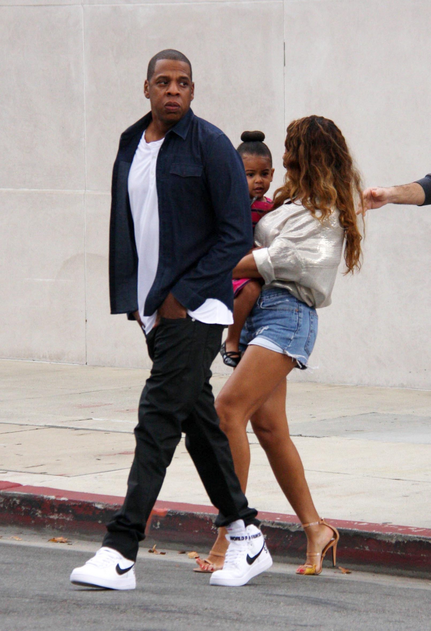 Бейонсе Ноулз. Семья Картер-Ноулз на шоппинге в Беверли-Хиллз, Калифорния