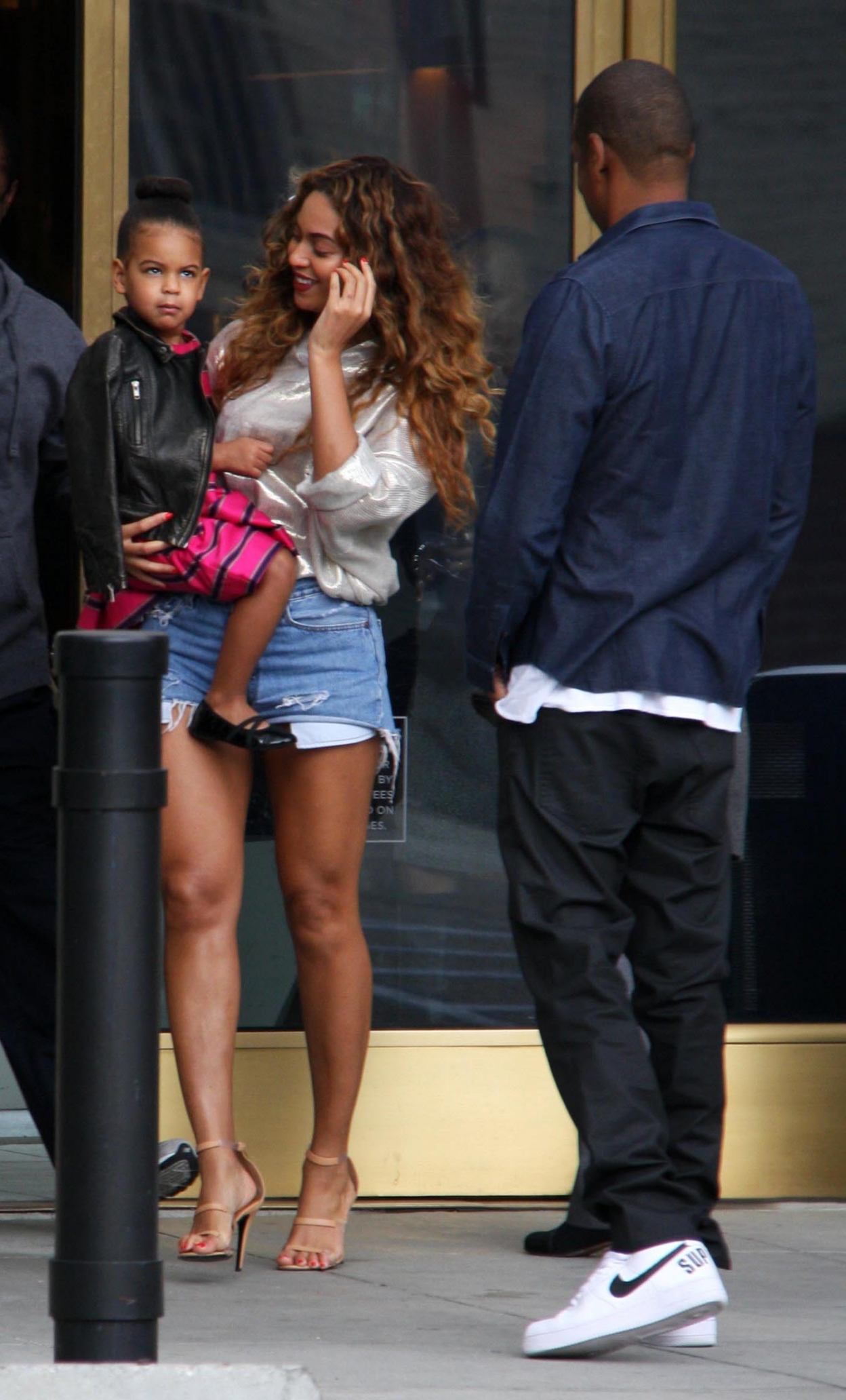 Бейонсе Ноулз. Семья Картер-Ноулз на шоппинге в Беверли-Хиллз, Калифорния