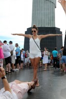 Ева Лонгория. Ева Лонгория со своими друзьями в Рио-де-Жанейро, Бразилия.