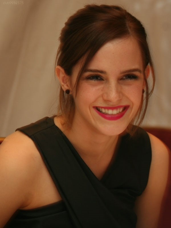 Эмма Уотсон. Старо-новые фото с пресс-конференции к ХБТ в Торонто