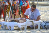 Ева Лонгория. Ева Лонгория со своими друзьями в Рио-де-Жанейро, Бразилия.