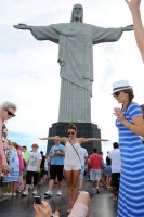 Ева Лонгория. Ева Лонгория со своими друзьями в Рио-де-Жанейро, Бразилия.