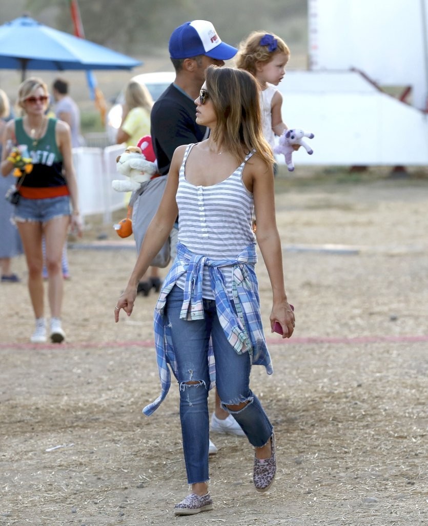 Джессика Альба. Джессика Альба с семьей посетила "Malibu Chili Cook-Off"